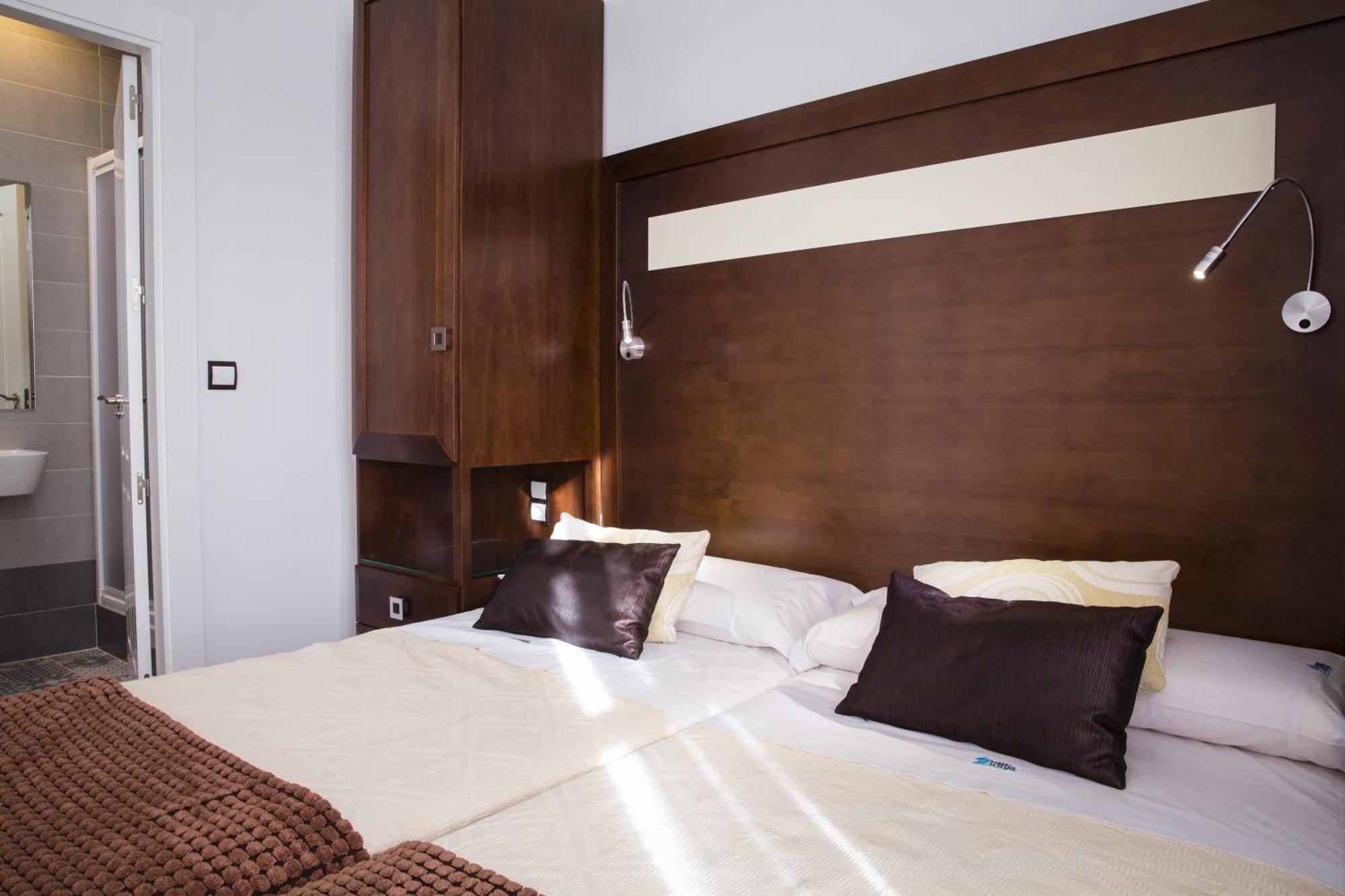 Apartamentos Casa De La Lonja Granada Room photo